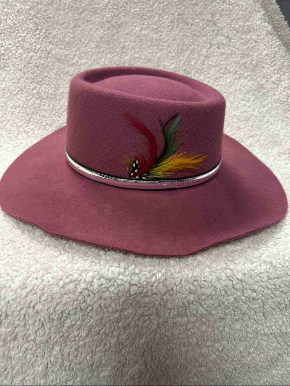 Lancaster Collection 100% Wool Cowgirl Hat, Lavender, Silver Band Feathers, S
